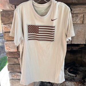Nike Short-Sleeve Beige Tee with Brown American Flag Army Large